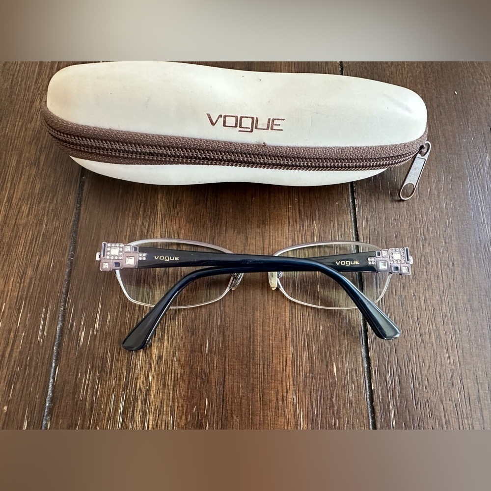 Vogue eye wear with glasses case